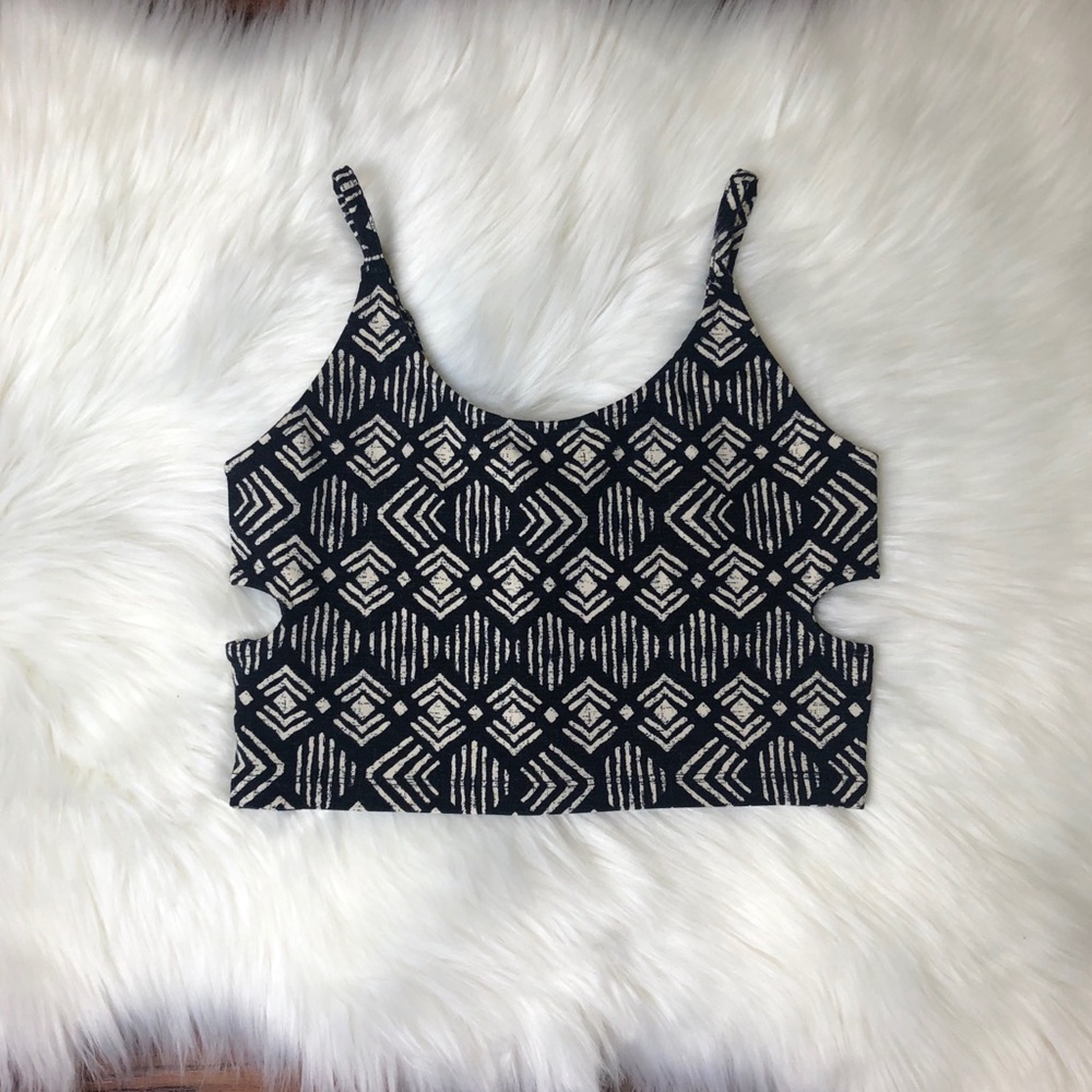 Forever 21 Side Cut Crop Tank Top Size Small